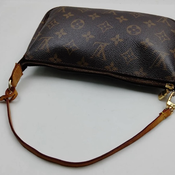 Louis Vuitton Pochette Accessoires Monogram - Picture 4 of 11